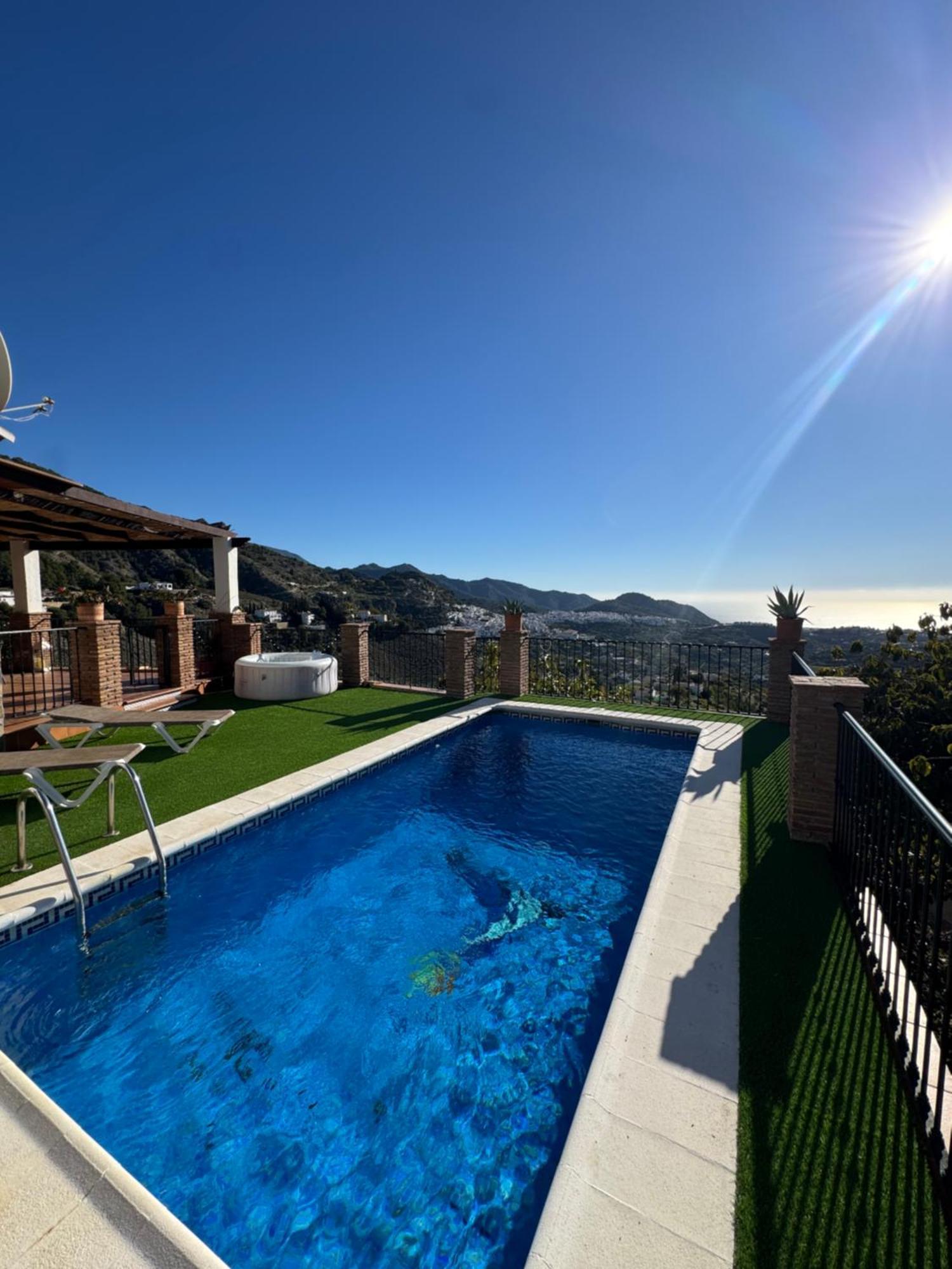Villa En Frigiliana Con Piscina, Jacuzzi Y Espectaculares Vistas Zewnętrze zdjęcie